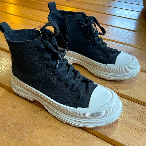 MIA Shoes - Women’s Black Sneakers